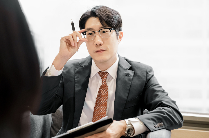 영웅만의 방식 이미지3